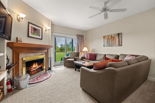 Ski-In Ski-Out 2BR Solitude Fireplace +Pool Access
