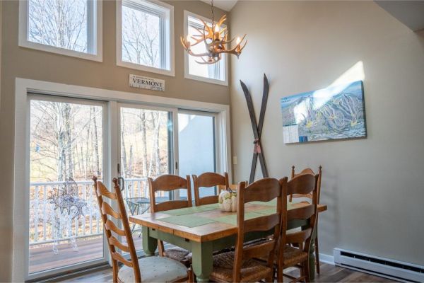 Sleek 2BR Condo with Fireplace, Ski-in/Ski-out