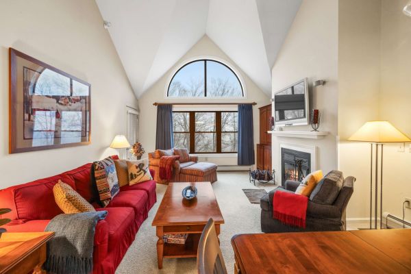 Cozy Okemo Ski-In/Out Family Loft | Sleeps 10