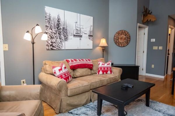 3-BR Winterplace Ski-In/Out Okemo Condo w/ Loft