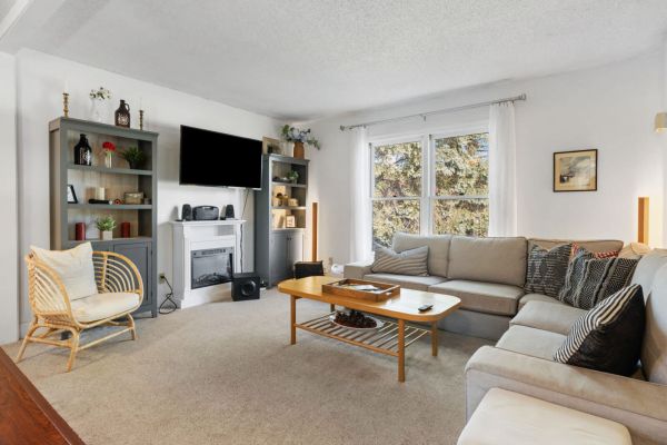 Quaint 3BR Home: 8 Minutes to Okemo Mtn.