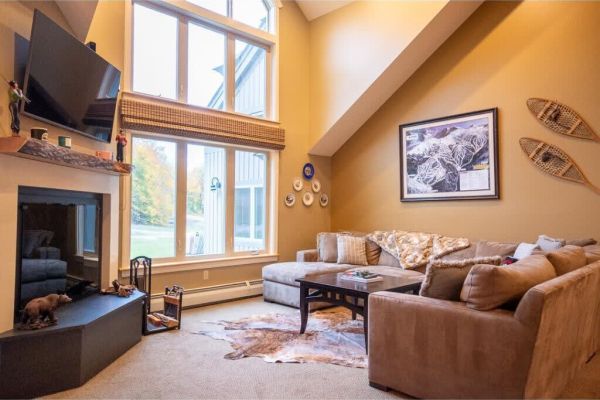 Okemo Mountain Escape: 3BR Luxury Trailside Access