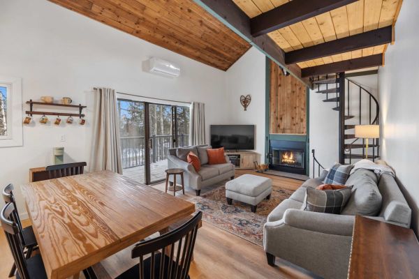 Modern Trailside Condo w/ Loft | Ski Access