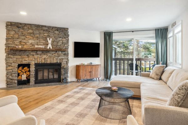 Elegant 3BR with Fireplace & Shuttle to Slopes
