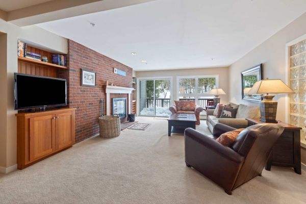 Ski-In/Out at Okemo | 3BR Ledgewood w/ Fireplace